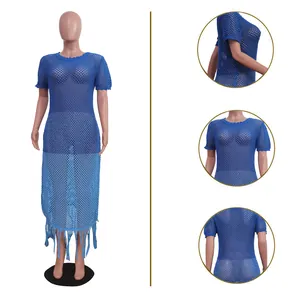 Vues détaillées d'une robe de plage en maille dégradée bleue avec des glands de franges