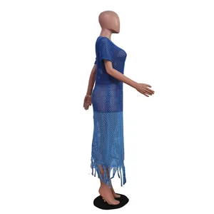 Vue latérale robe de plage en maille dégradé bleu avec franges