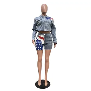 Detailansicht lässiges Denim-Set mit US-Flaggen-Print Cropped-Jacke und Shorts