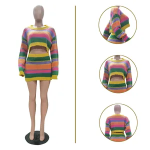 Mehrwinkelansichten der seitlichen, vorderen und hinteren Details der bunten Strickstruktur