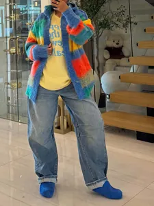 Cardigan in maglia a righe multicolore, vestibilità comoda e stile casual