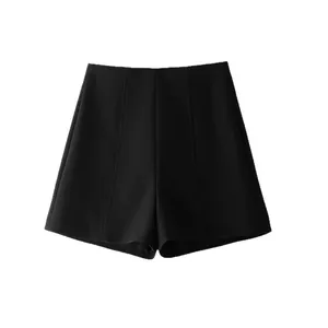 Short femme taille haute minimaliste coupe en A noir avec coutures amincissantes