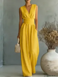 Elegante tuta gialla senza maniche con scollo a V e gamba larga per la moda estiva