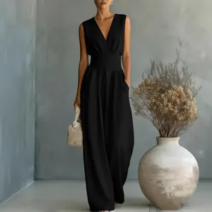 Elegante tuta nera senza maniche con scollo a V e vita stretta per donne alla moda