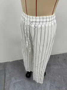 Stilvolle Damen-Hose mit vertikalen Streifen, weitem Bein und bequemem Kordelzug-Gummibund