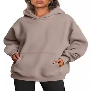 Felpa con cappuccio oversize color talpa da donna con pratica tasca a marsupio frontale