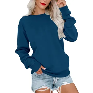 Sweat-shirt bleu marine à col rond et coupe décontractée avec poignets côtelés.