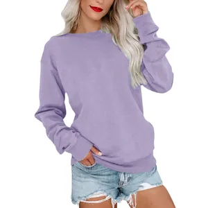 Mannequin portant un sweat-shirt décontracté pour femme, col rond violet lavande et ample