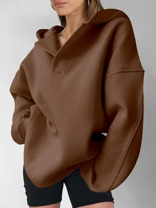 Oversize Damen-Kapuzenpullover in Braun mit überschnittenen Schultern und weiter Kapuze.