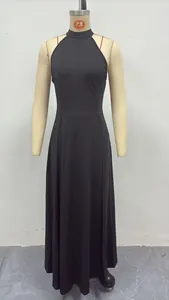 Elegante minimalistische zwarte halter gala-avondjurk voor cocktailparty's en zomerevenementen.