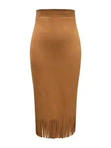 Detailansicht eines braunen Wildleder-Mirocks in H-Linie mit elegantem Fransensaum