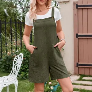 Conjunto de pantalones cortos con tirantes verde oliva texturizado para mujer
