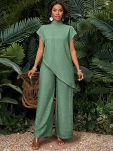 Elegante conjunto verde con top sin mangas, dobladillo asimétrico y pantalón ancho