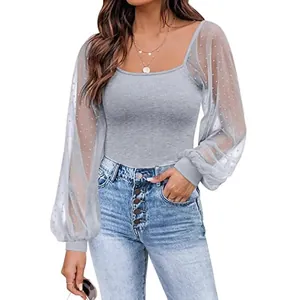 Top grigio aderente donna con maniche a lanterna trasparenti a pois