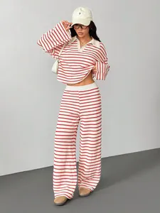 Set in maglia a righe rosse e bianche con top scollo a V e pantaloni a gamba larga