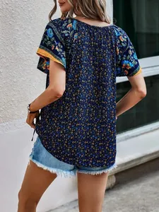 Vue arrière détaillée d'une blouse à manches courtes imprimé floral bohème coupe ample