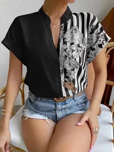 Gros plan sur un chemisier floral bicolore élégant avec des rayures noires et blanches chic