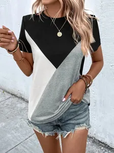 Lässiges Damen-T-Shirt mit stilvollem geometrischem Color-Block-Design in Schwarz-Grau.