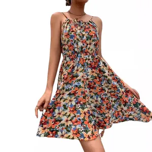 Robe d'été élégante sans manches à fleurs avec taille élastique et fines bretelles