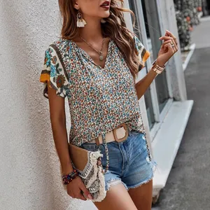 Chemisier bohème à fleurs col en V manches courtes pour un style décontracté d'été