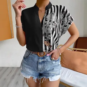 Chemisier décontracté à manches courtes pour femmes avec motif floral contrasté