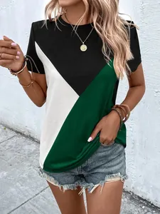 Detailansicht eines lässigen Damen-T-Shirts mit Farbblockdesign in Schwarz Weiß und Grün