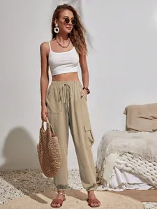 Elegantes pantalones cargo caqui para mujer con cintura elástica y bolsillos laterales casuales