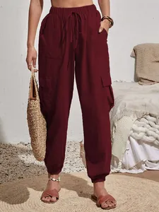Pantalones cargo burdeos para mujer con bolsillos y cintura elástica con cordón