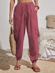 Pantalón cargo rosa para mujer con cordón y bolsillos para un estilo casual de verano