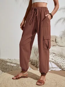 Pantalones cargo para mujer color terracota de talle alto con prácticos bolsillos