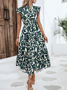 Elegante vestido midi de capas con estampado de hojas, mangas de volante y lazo en cintura