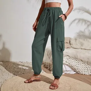 Pantalones cargo de mujer verde oscuro de talle alto con bolsillos y cordón ajustable fino