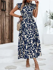 Elegante vestido largo boho con estampado de hojas azules, volantes y detalle de lazo