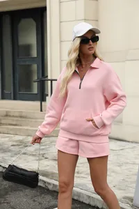 Stilvolles rosa zweiteiliges Damen-Sweatshirt-Set mit halbem Reißverschluss und Shorts