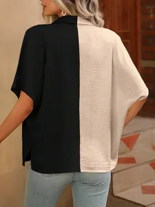 Vue arrière d'un haut chic à manches courtes pour femmes avec design bicolore noir et beige