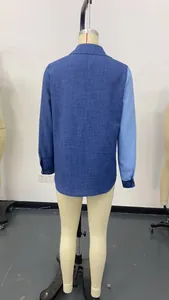 Vue détaillée du dos d'une chemise décontractée à manches longues et blocs de couleurs