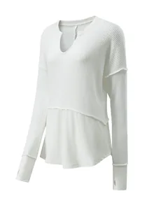 Sudadera casual blanca de punto gofrado con mangas largas y orificios para el pulgar