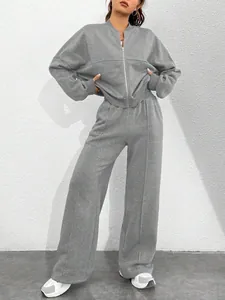 Ensemble gris deux pièces avec cardigan zippé cintré et pantalon large décontracté