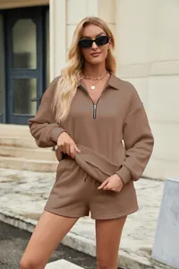 Braunes zweiteiliges Loungewear-Set mit Viertelreißverschluss-Sweatshirt und Shorts