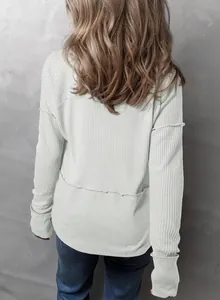 Vista trasera detallada de la sudadera de manga larga con punto de gofre para mujer