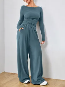 Elegante completo lounge due pezzi con top a maniche lunghe e pantaloni a gamba larga