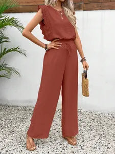 Modisches ziegelrotes Sommer-Zweiteiler-Outfit mit Spitzenärmeln und weiten Hosen
