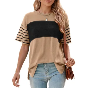 Lässiges Damen T-Shirt mit Rundhalsausschnitt in Beige-Schwarz mit gestreiften Ärmeln.