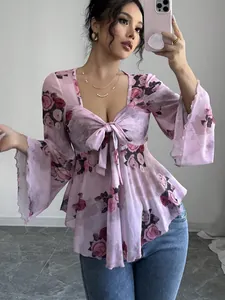 Elegante camicetta in chiffon floreale rosa con fiocco frontale e maniche a campana
