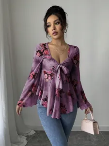 Camicetta francese a fiori con scollo quadrato e motivo a rose tie-dye raffinata