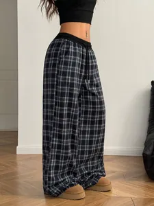 Pantalon à carreaux taille haute avec coupe large et cordon de serrage réglable.