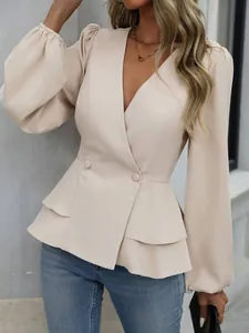Elegante beige Schößchenbluse mit schmaler Passform, Rüschen und Puffärmeln.