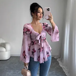 Elegante camicetta floreale in stile francese con lacci sul davanti e scollo quadrato