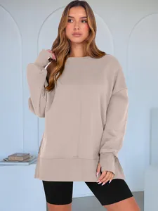 Vue détaillée du sweat-shirt à manches longues beige surdimensionné pour femmes