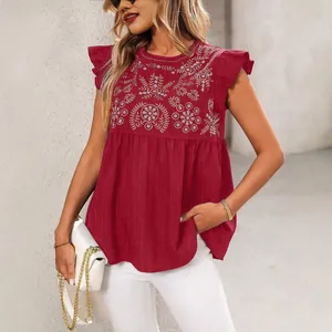 Rode etnisch geborduurde damesblouse met vlindermouwen en een casual korte snit